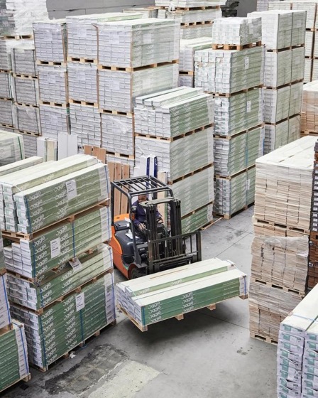 Materiaal gereed voor transport in het magazijn
